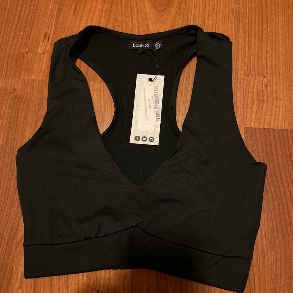 NWT boohoo sports bra size 4